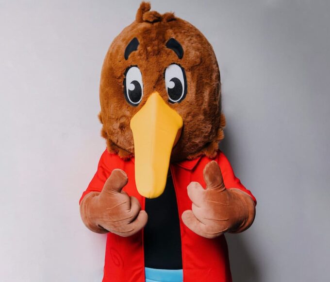 Kiwi Mobile mascot giving a thumbs up.